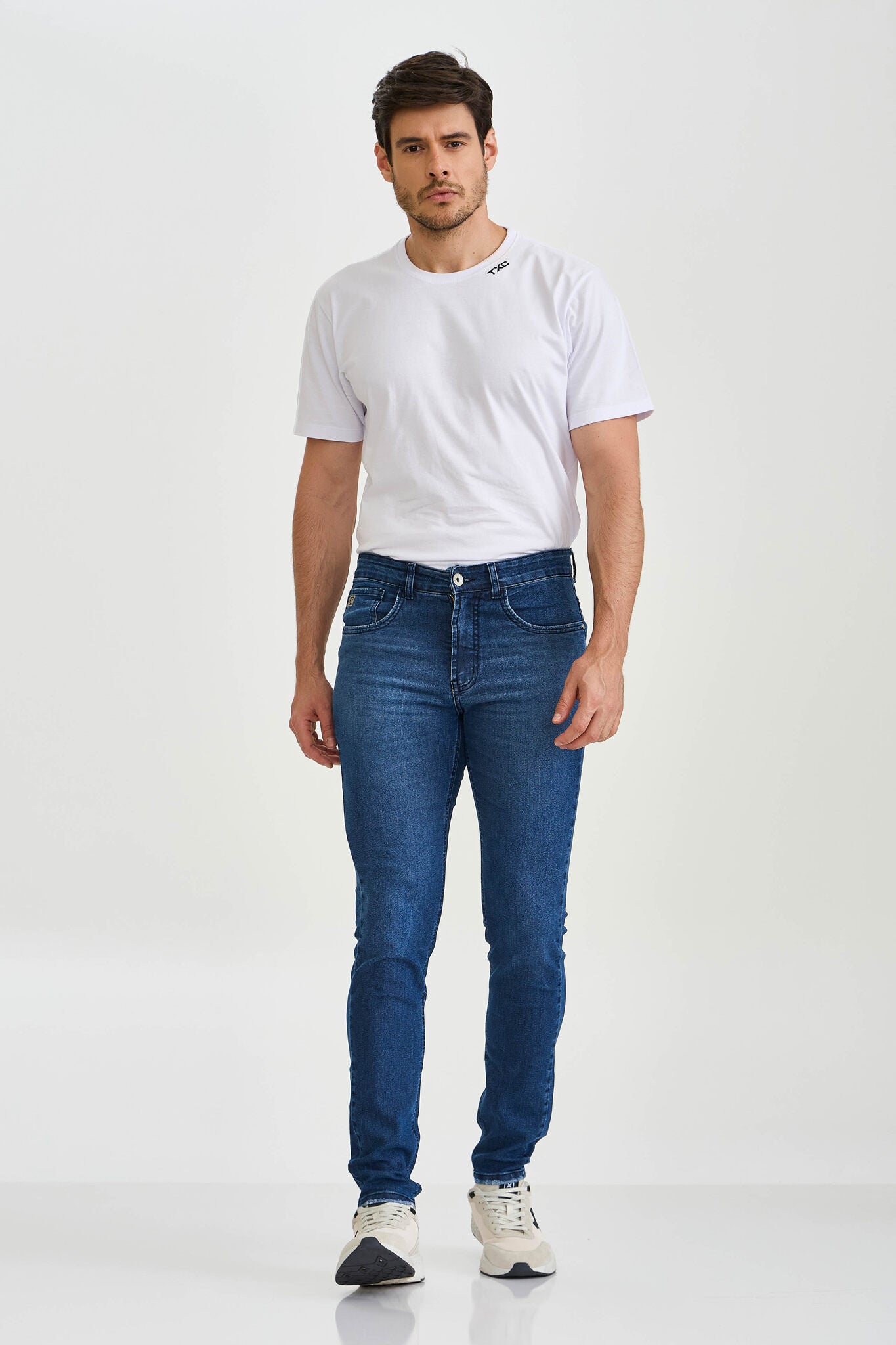 CALCA JEANS REGULAR STRETCH BORDADA 18296