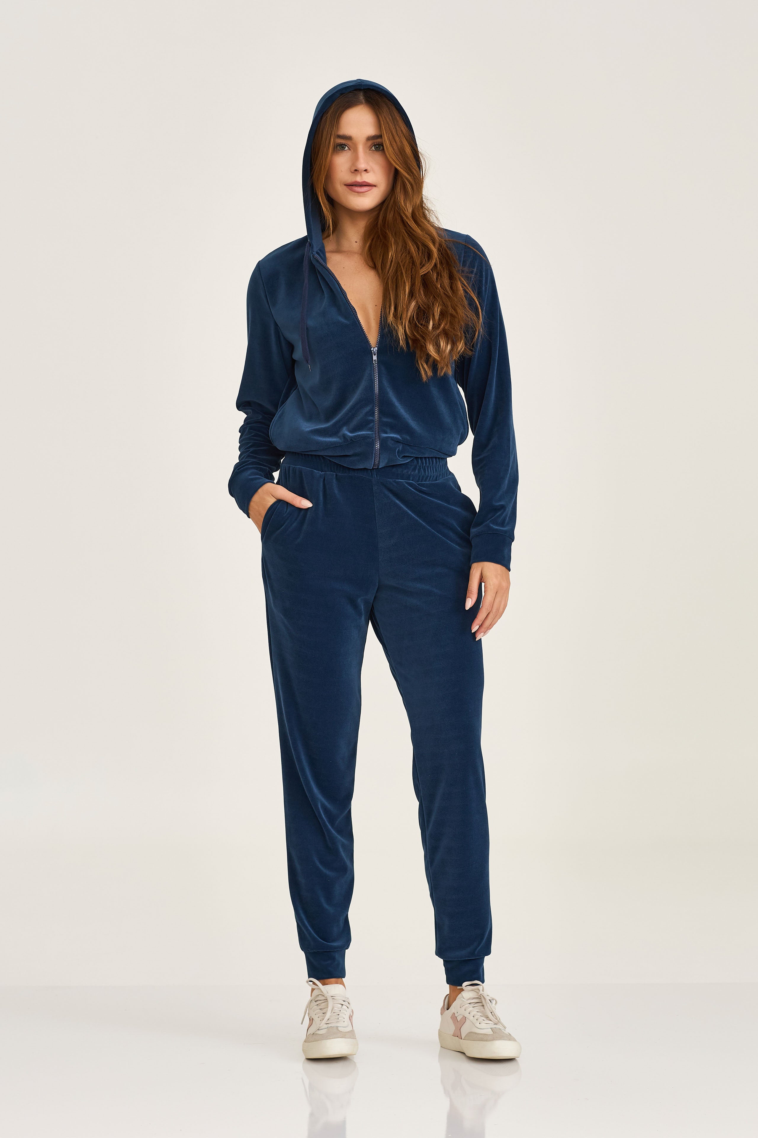 CALCA JOGGER AVELUDADA BORDADA 25107