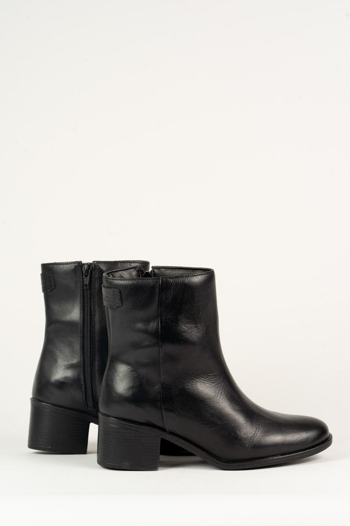 BOTA FEMININA CANO CURTO COURO 26169F