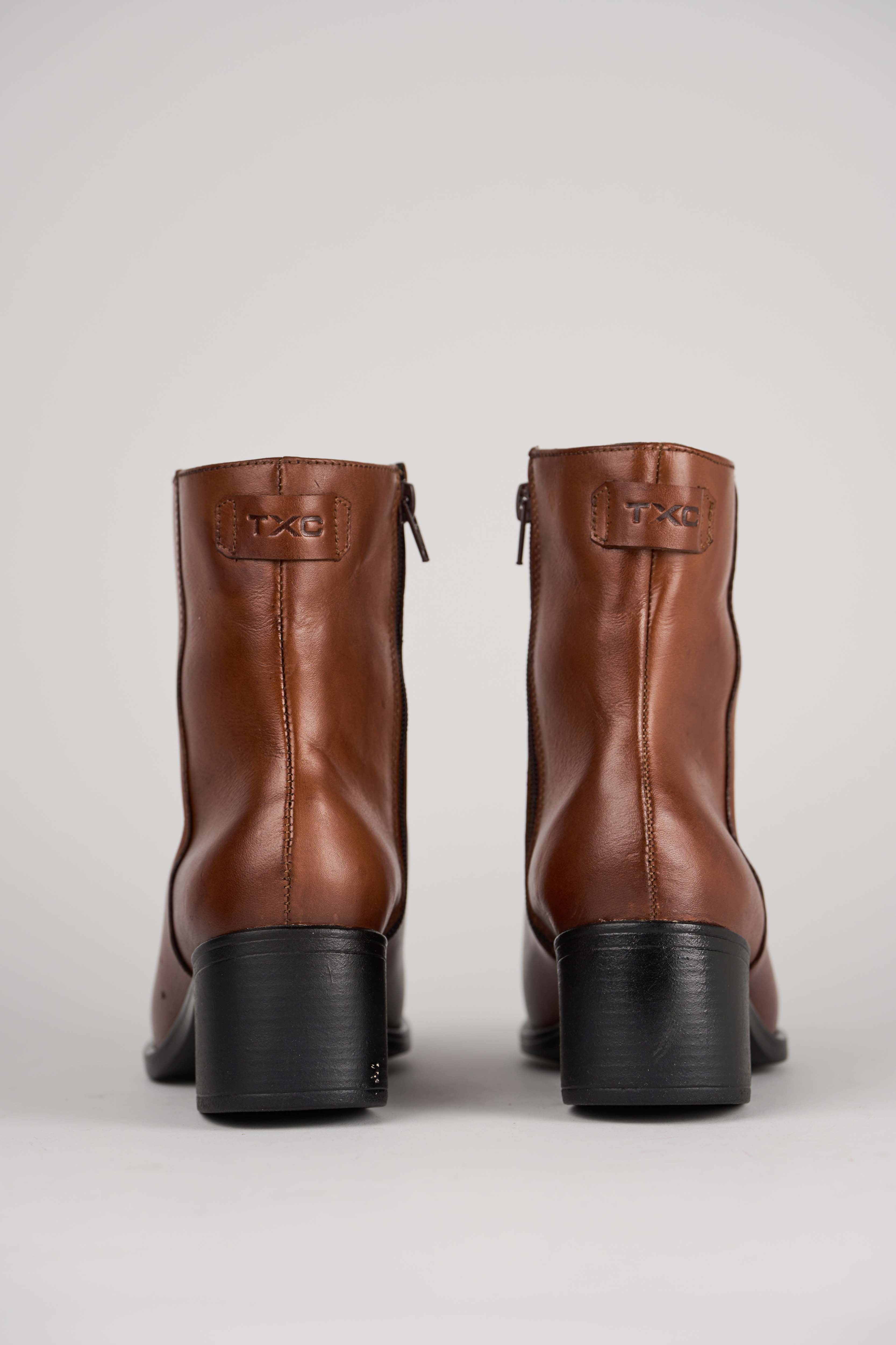 BOTA FEMININA CANO CURTO COURO 26169F