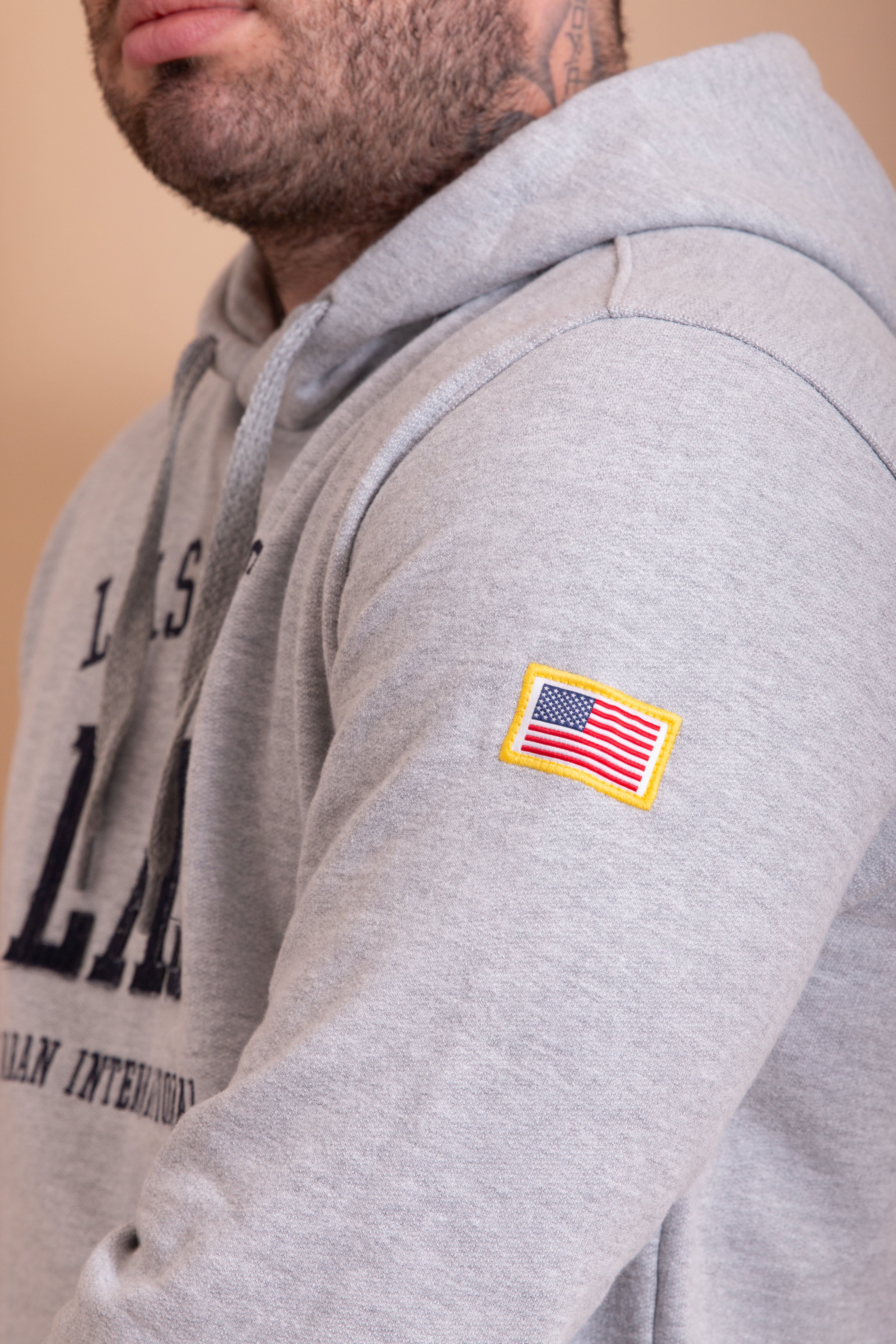 MOLETOM COM CAPUZ BORDADO 3300