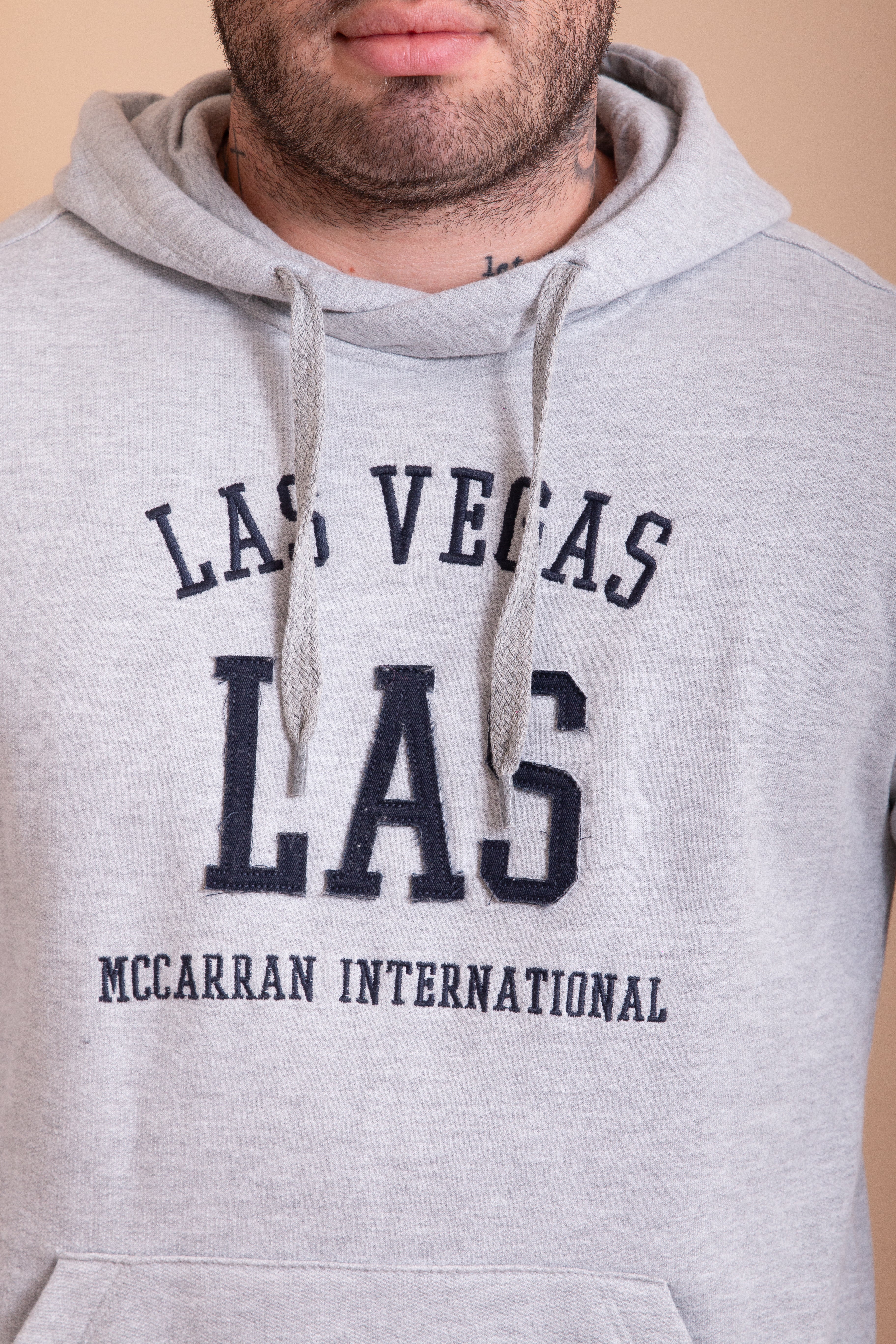 MOLETOM COM CAPUZ BORDADO 3300