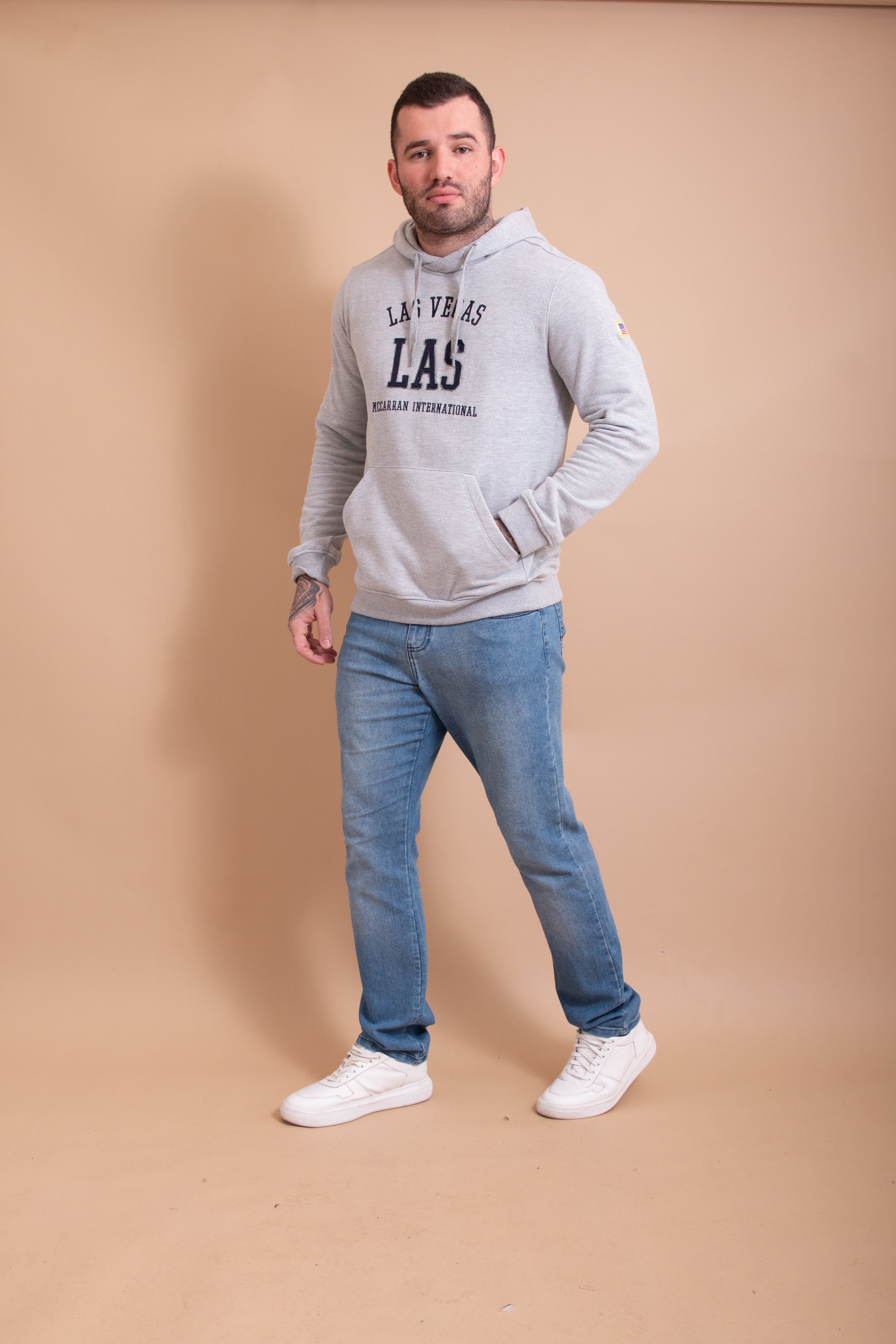 MOLETOM COM CAPUZ BORDADO 3300