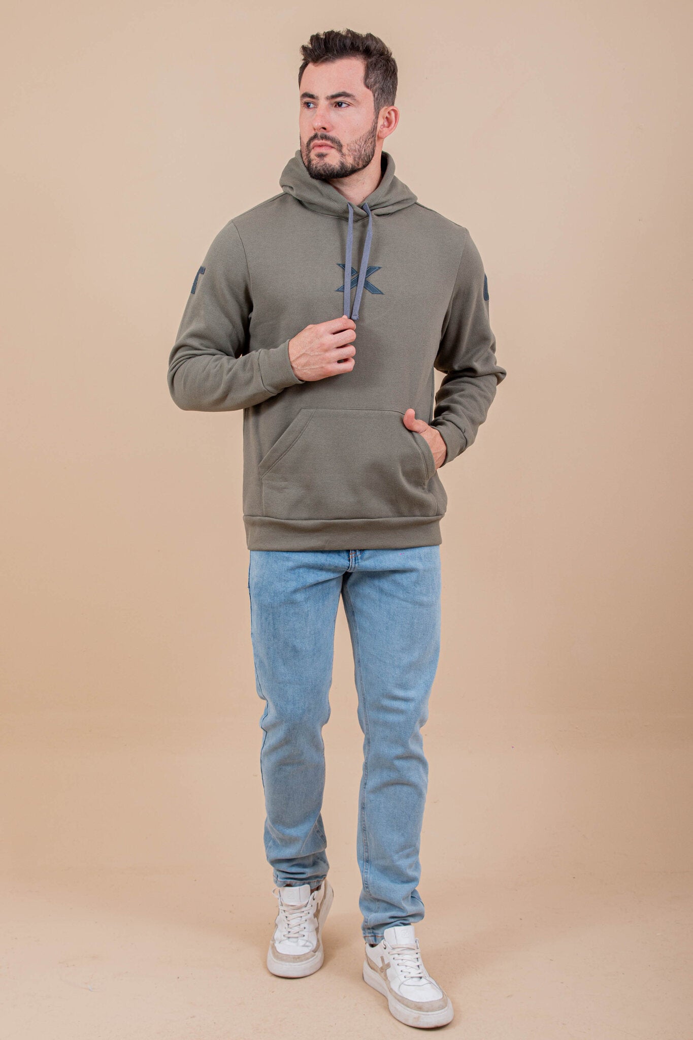 MOLETOM COM CAPUZ BORDADO 3322