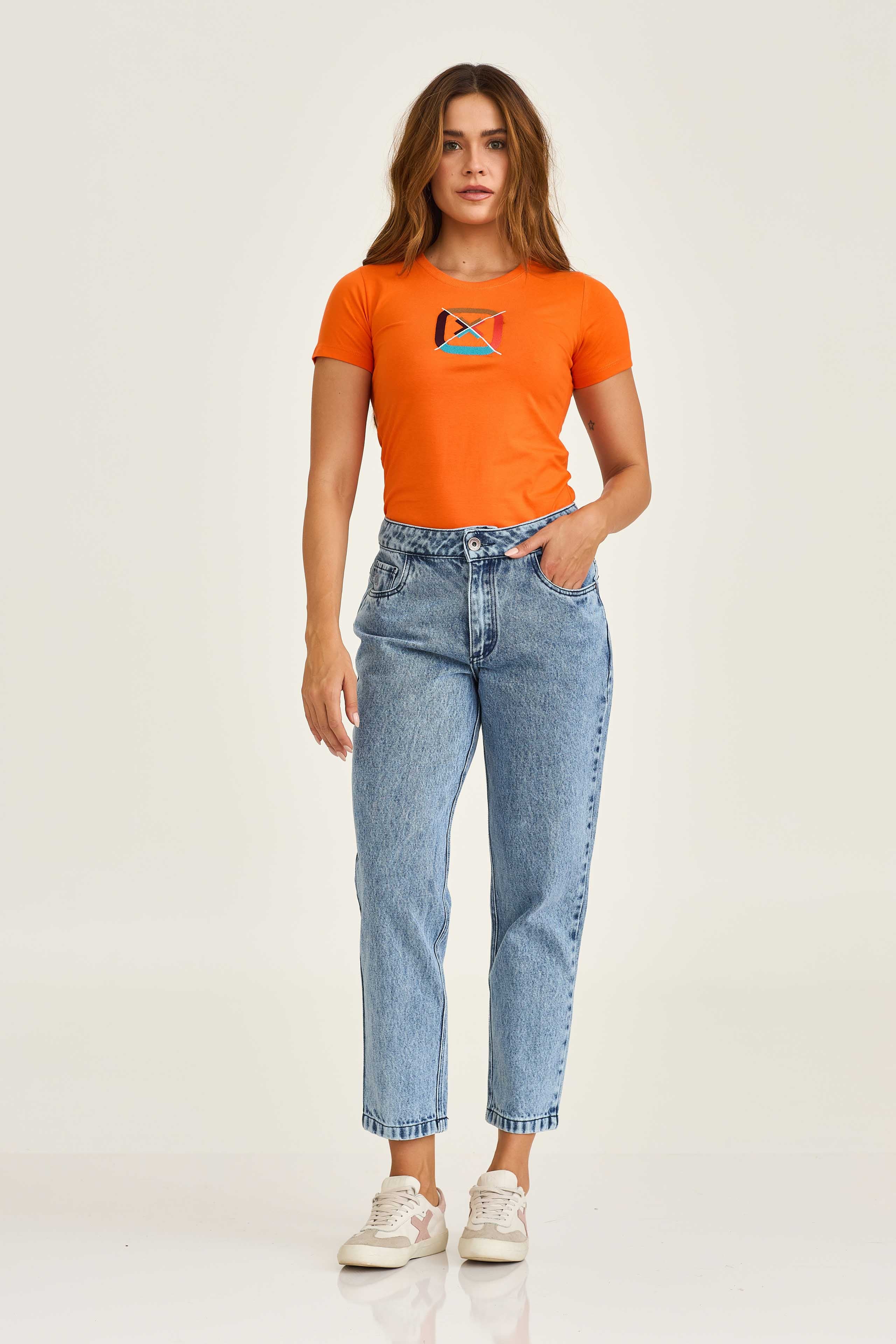 CAMISETA SLIM MEIA MALHA PENTEADA BORDADA 51066