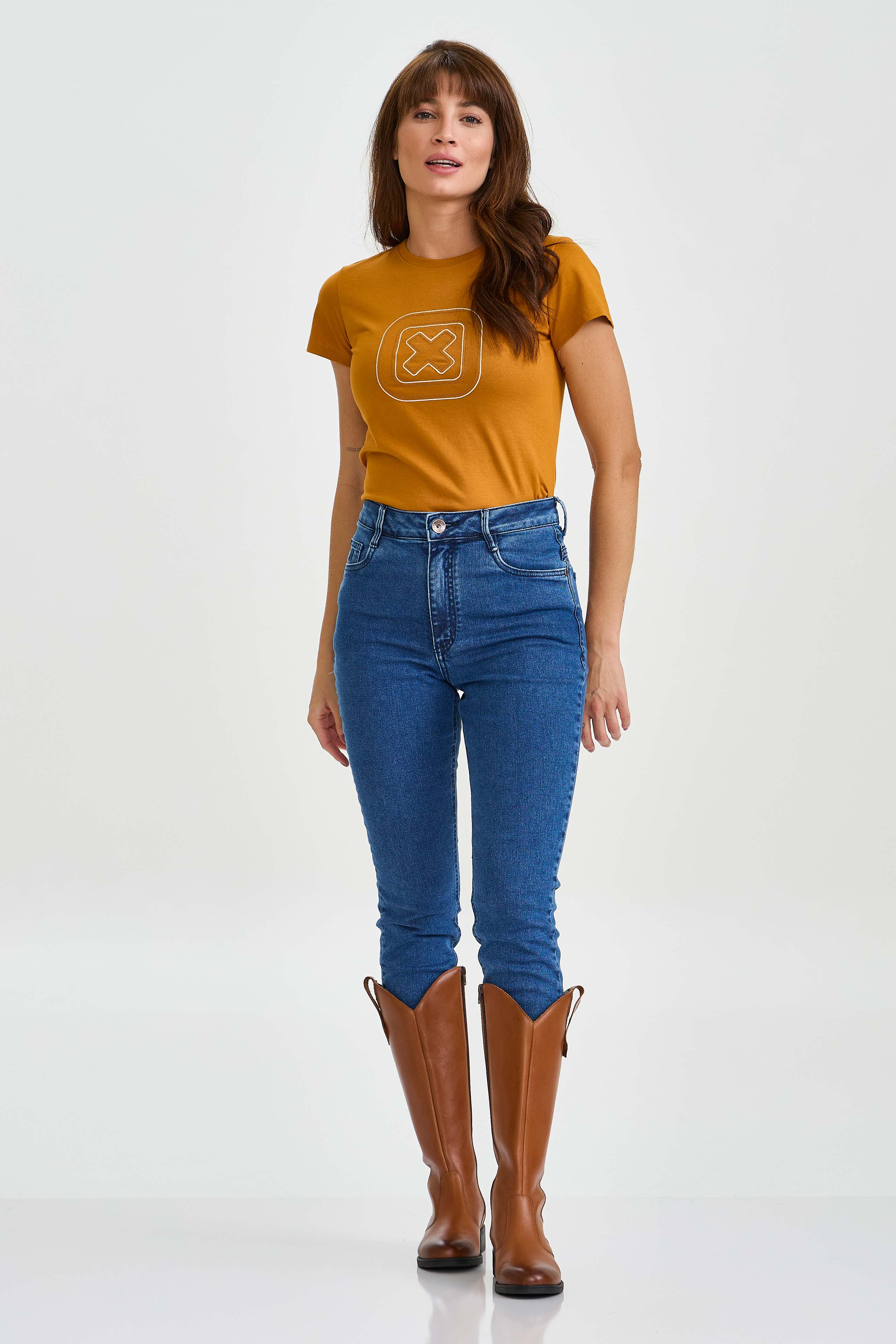 CAMISETA SLIM MEIA MALHA PENTEADA BORDADA 51128