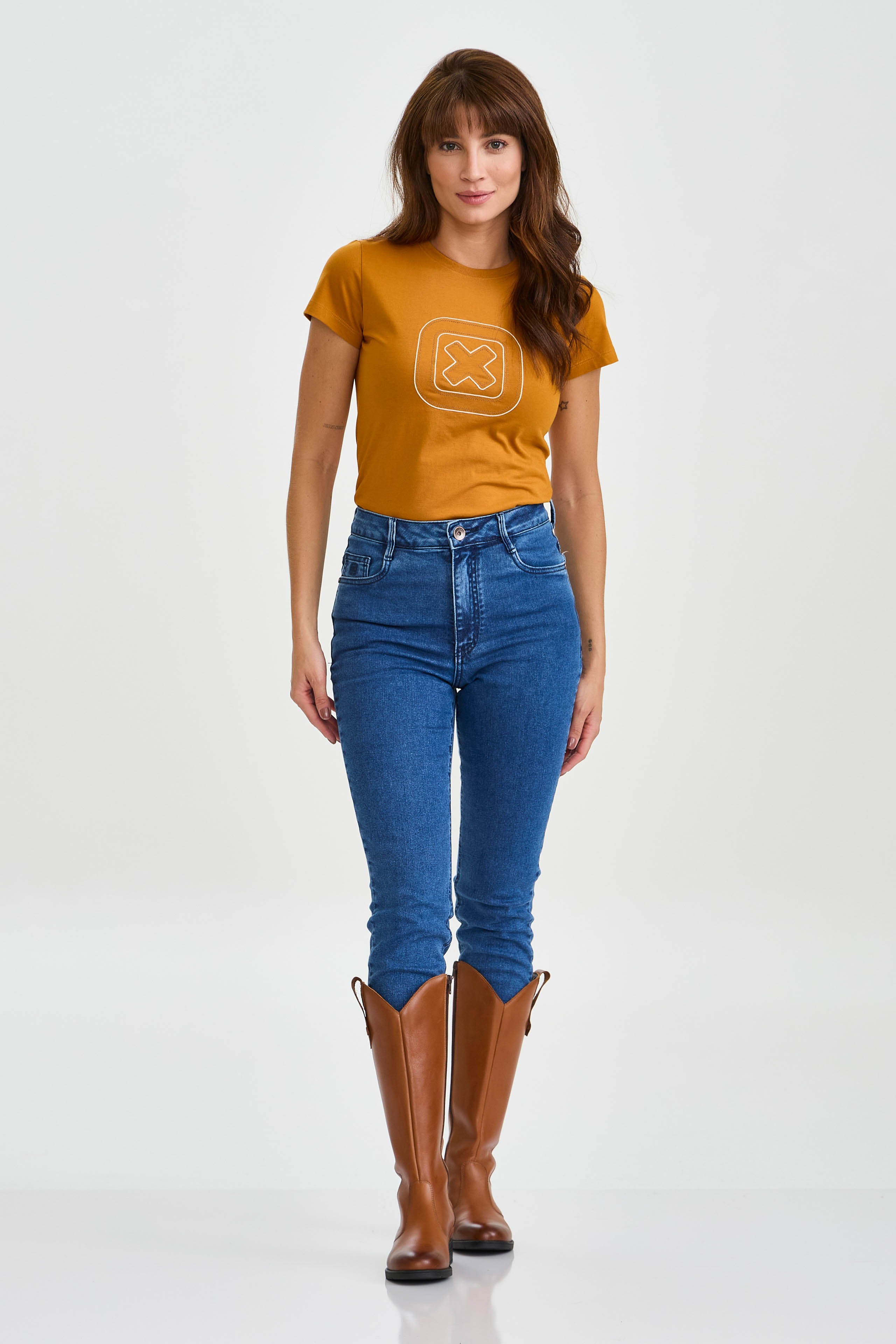 CAMISETA SLIM MEIA MALHA PENTEADA BORDADA 51128