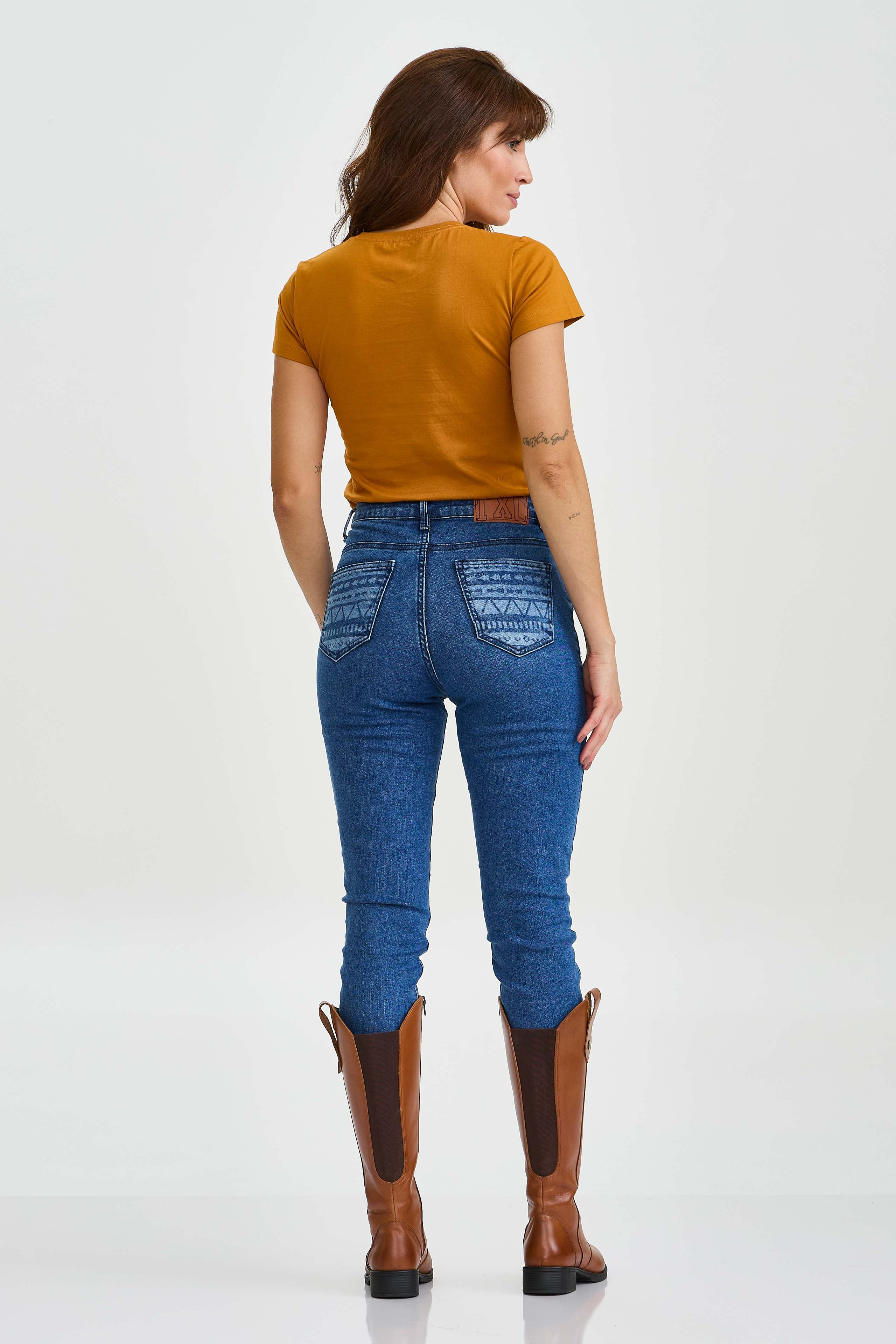 CAMISETA SLIM MEIA MALHA PENTEADA BORDADA 51128