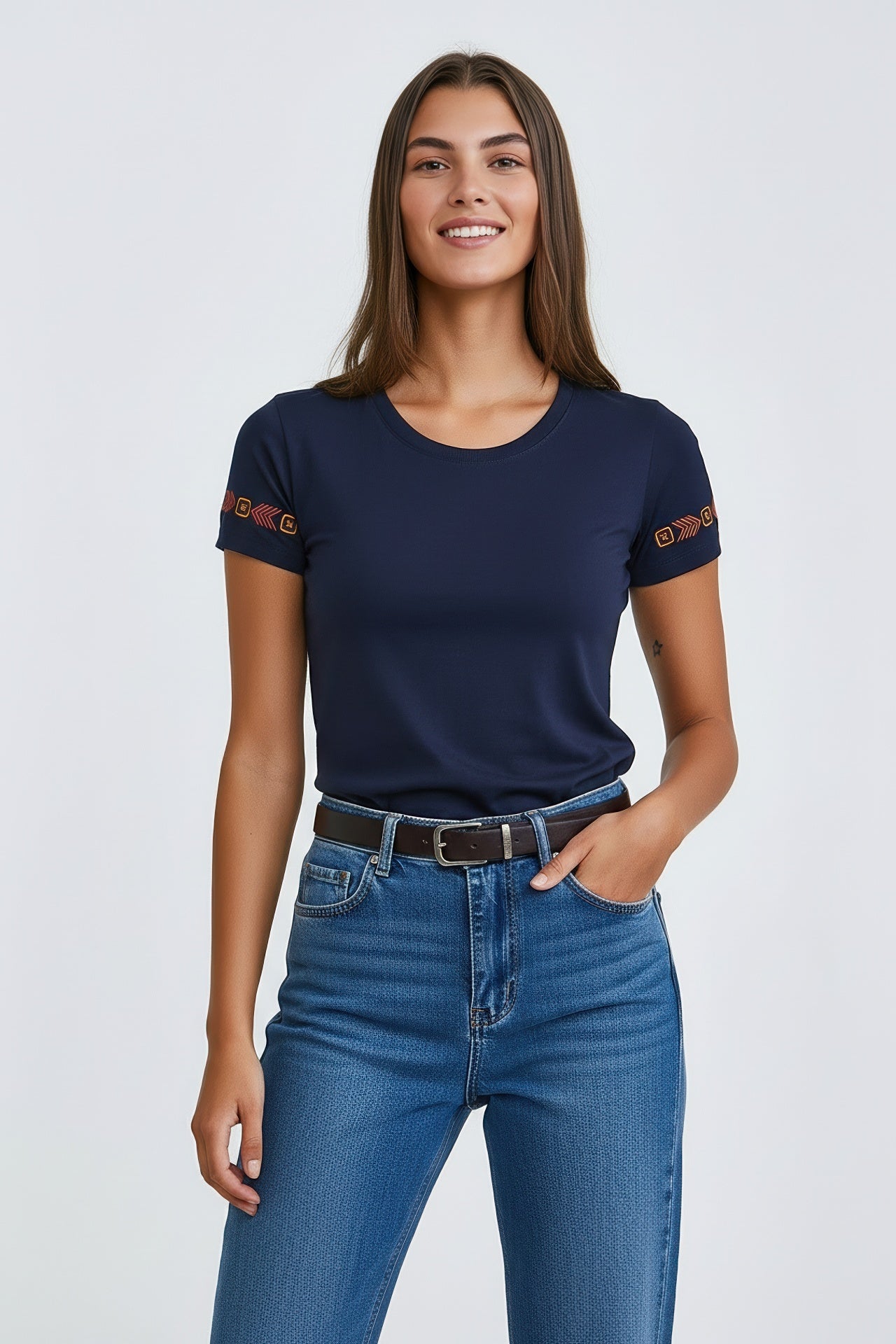 CAMISETA SLIM MEIA MALHA PENTEADA BORDADA 51130