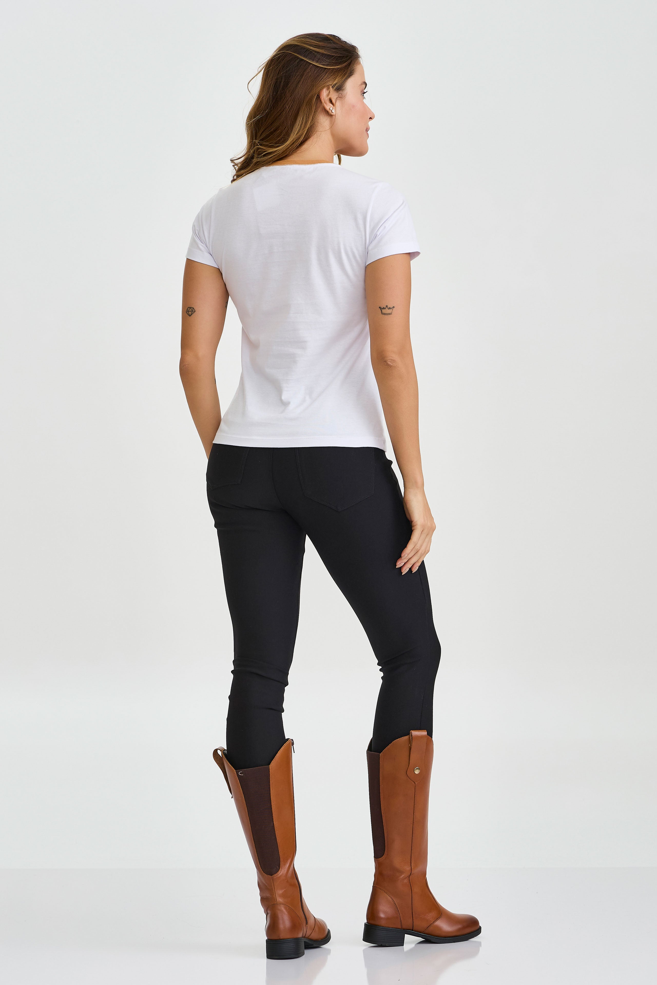 CAMISETA SLIM MEIA MALHA PENTEADA BORDADA 51132