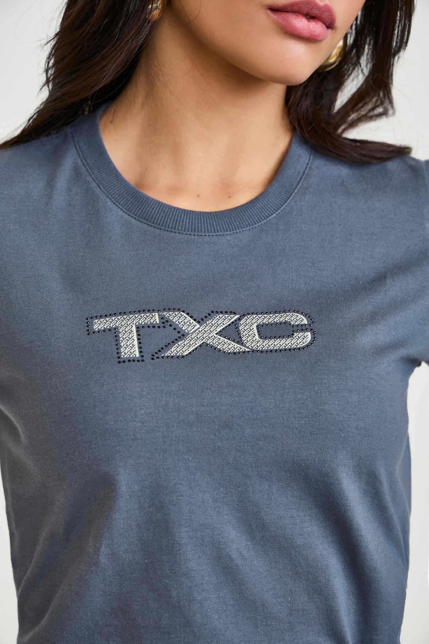 CAMISETA SLIM MEIA MALHA PENTEADA STRASS 51239