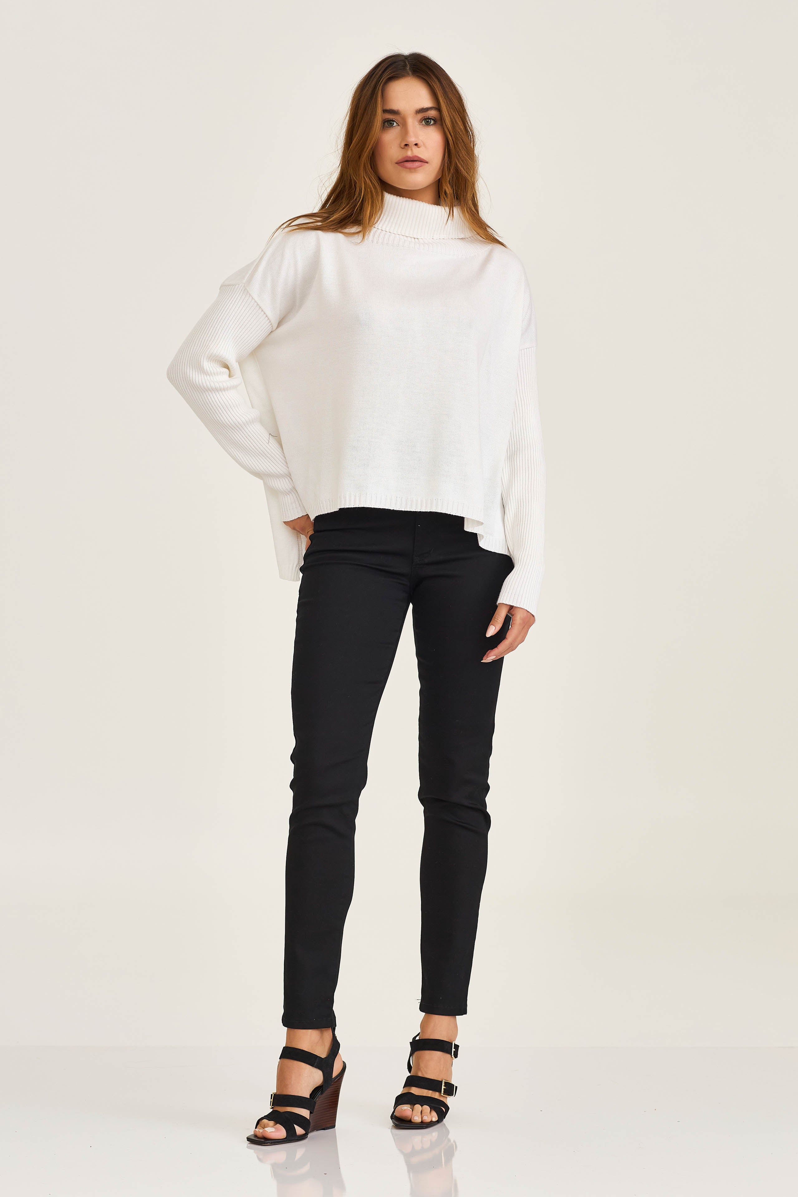 BLUSA TRICOT GOLA ALTA FENDA  PLAQUINHA 7348