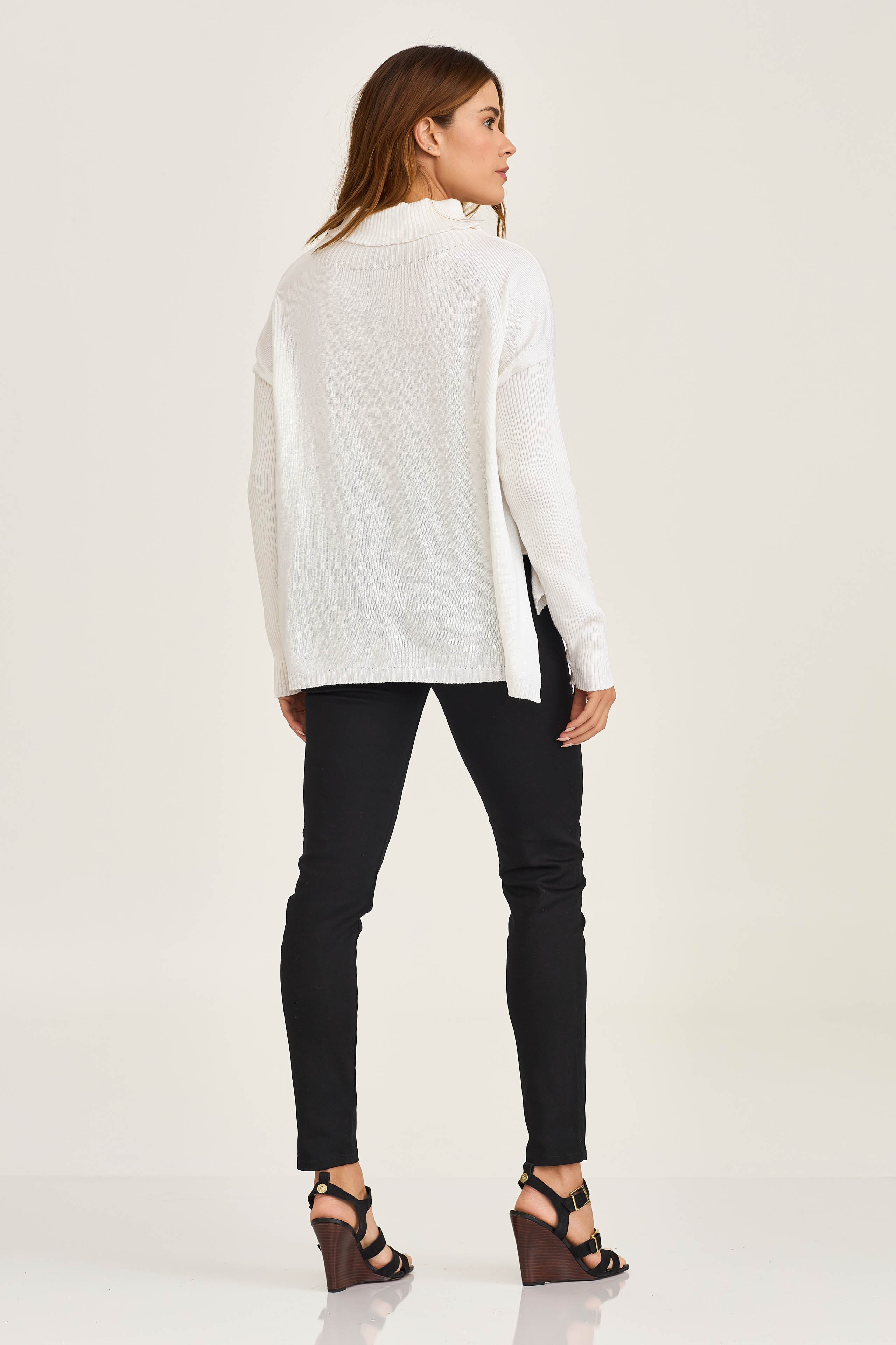 BLUSA TRICOT GOLA ALTA FENDA  PLAQUINHA 7348