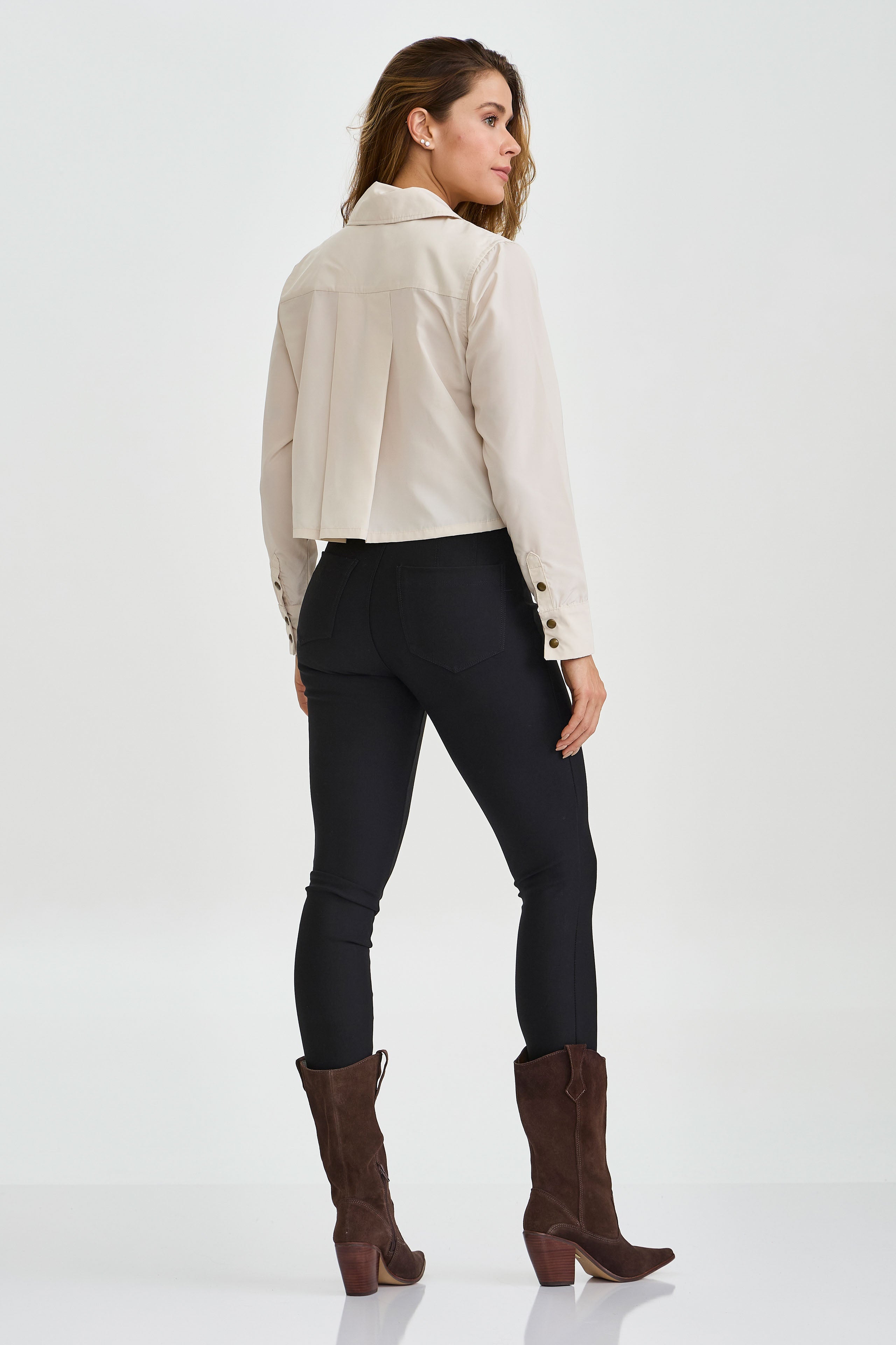 JAQUETA CROPPED POLIESTER COM ETIQUETA 7384