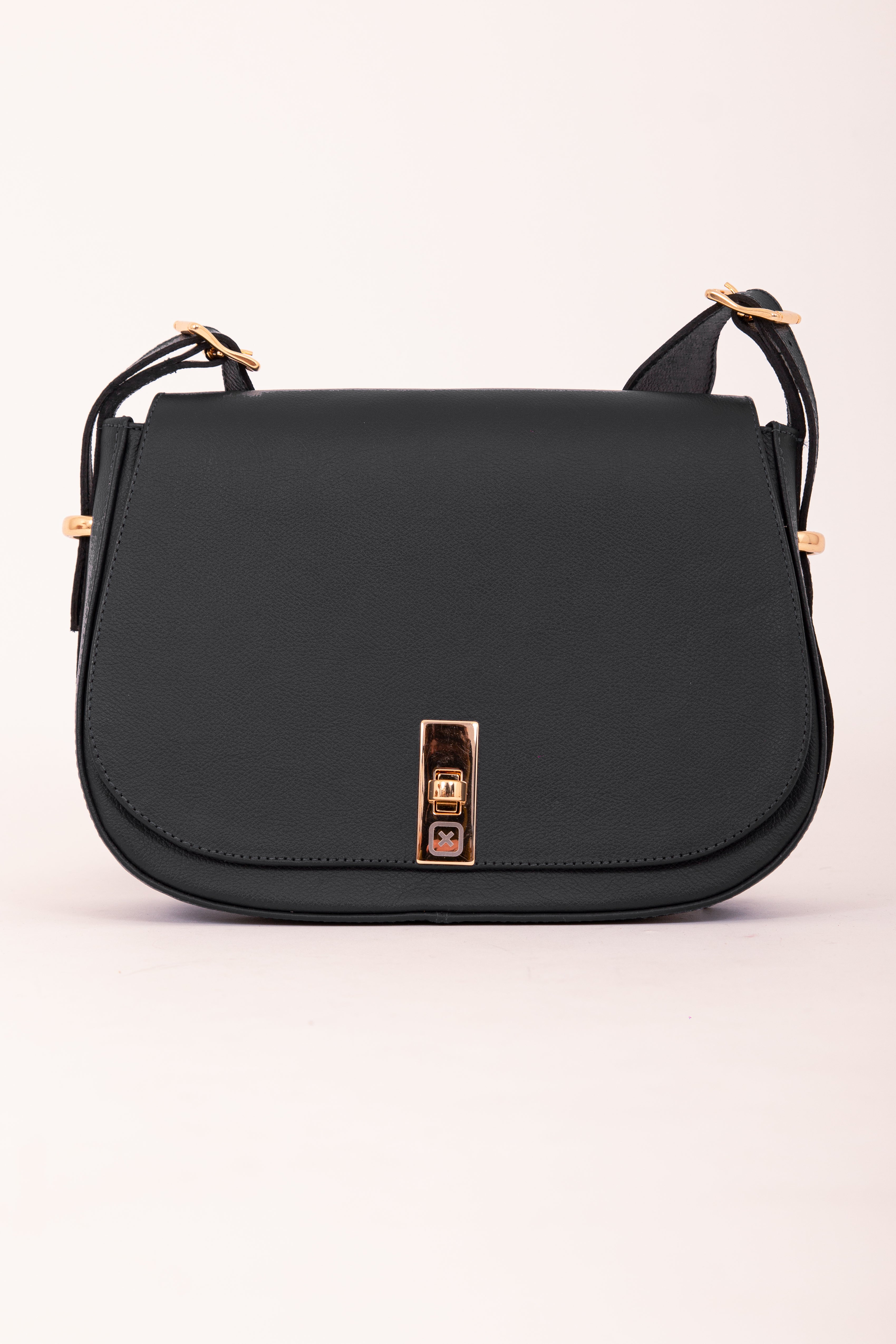 BOLSA COURO LOGO METAL  B001