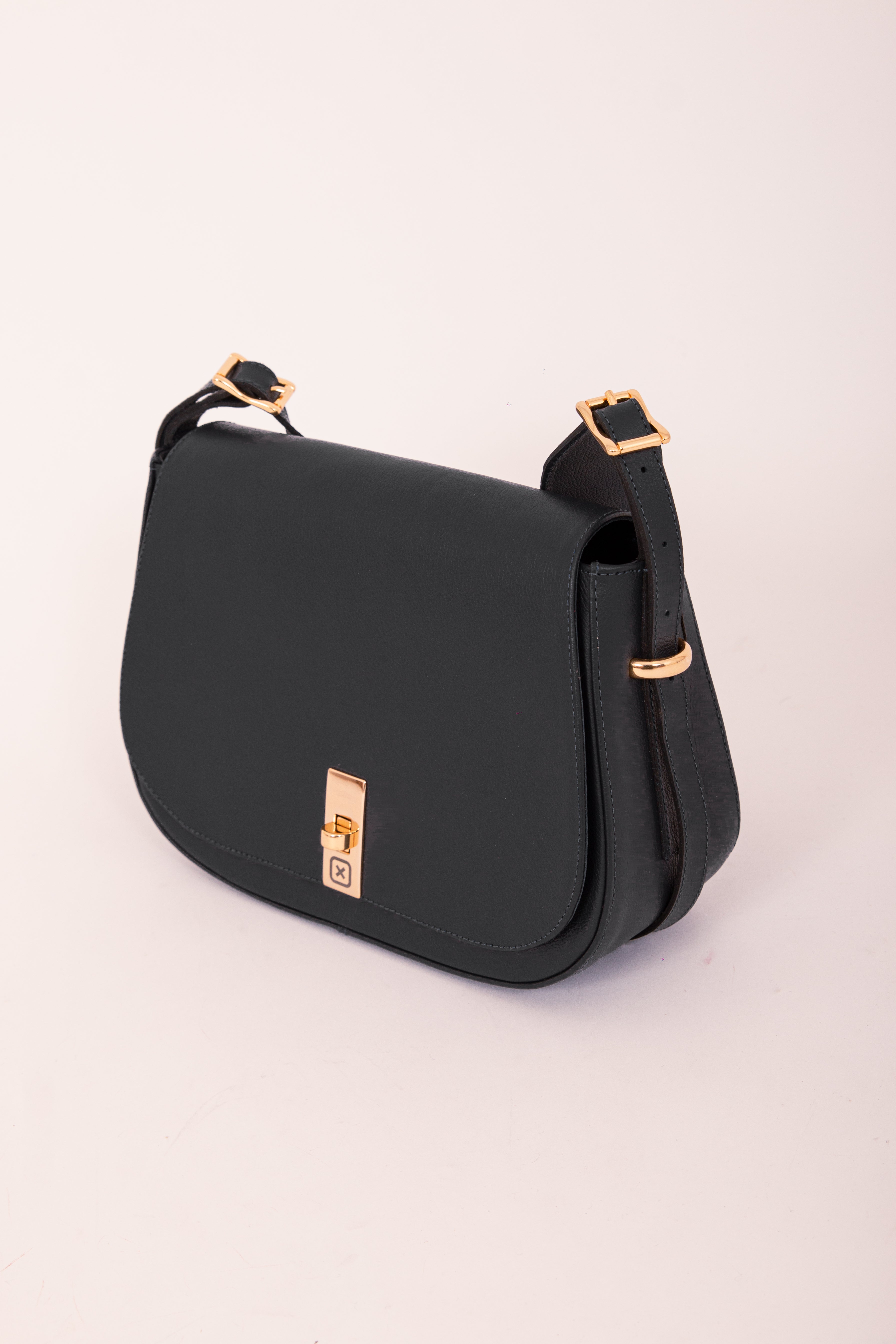 BOLSA COURO LOGO METAL  B001