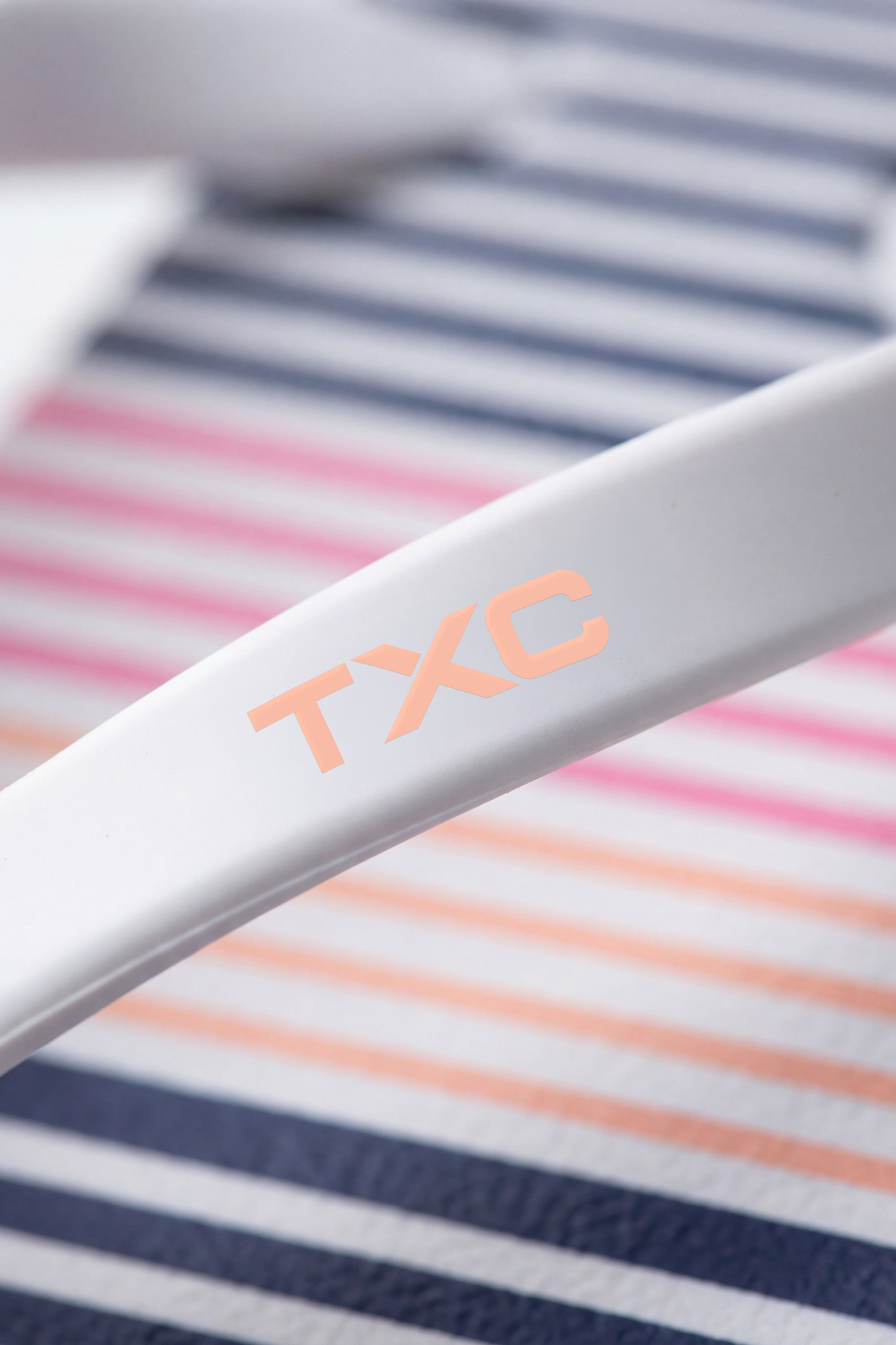 #COR_BRANCO