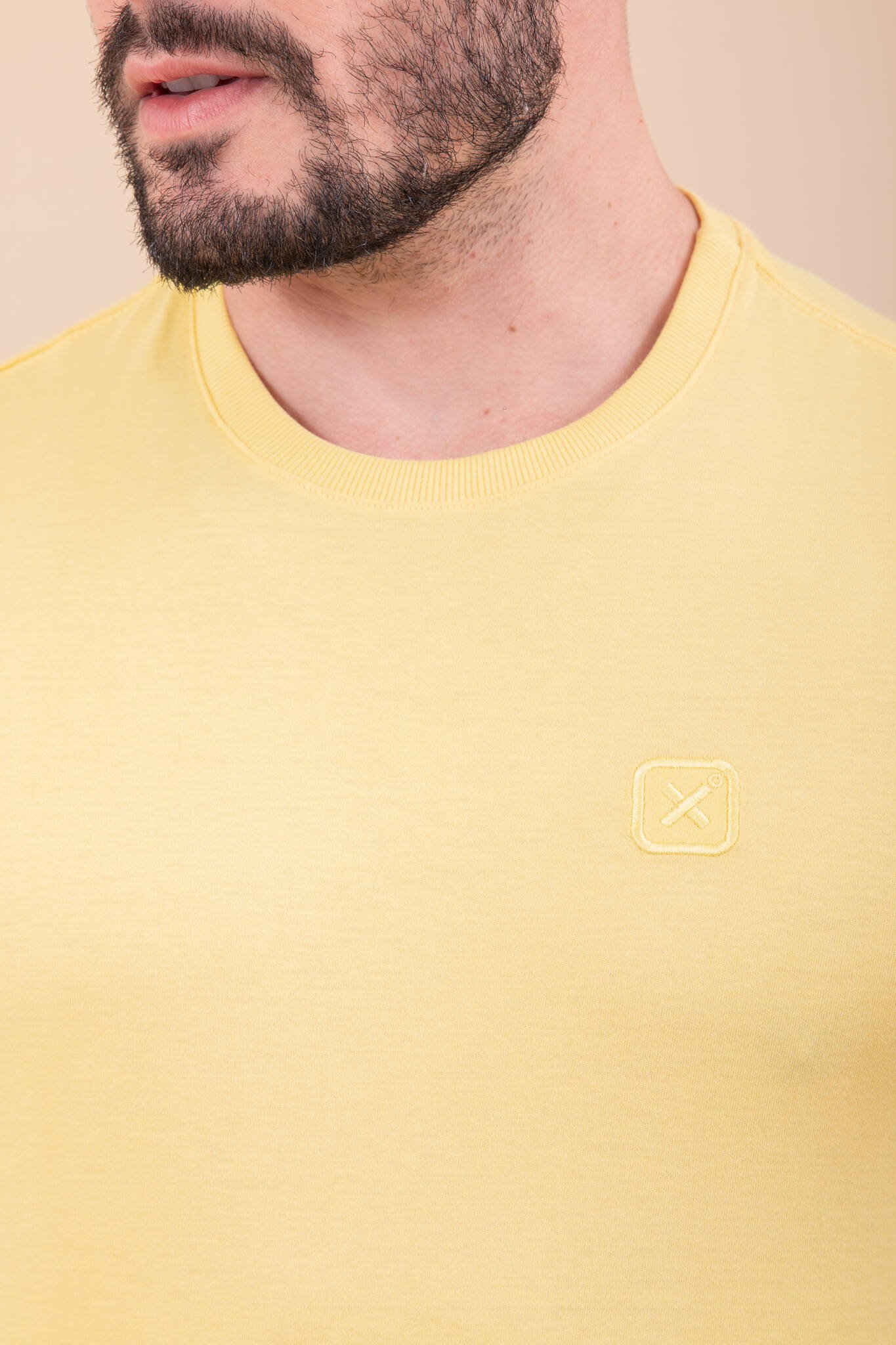 CAMISETA REGULAR MEIA MALHA PENTEADA BORDADA 19489 - TXC