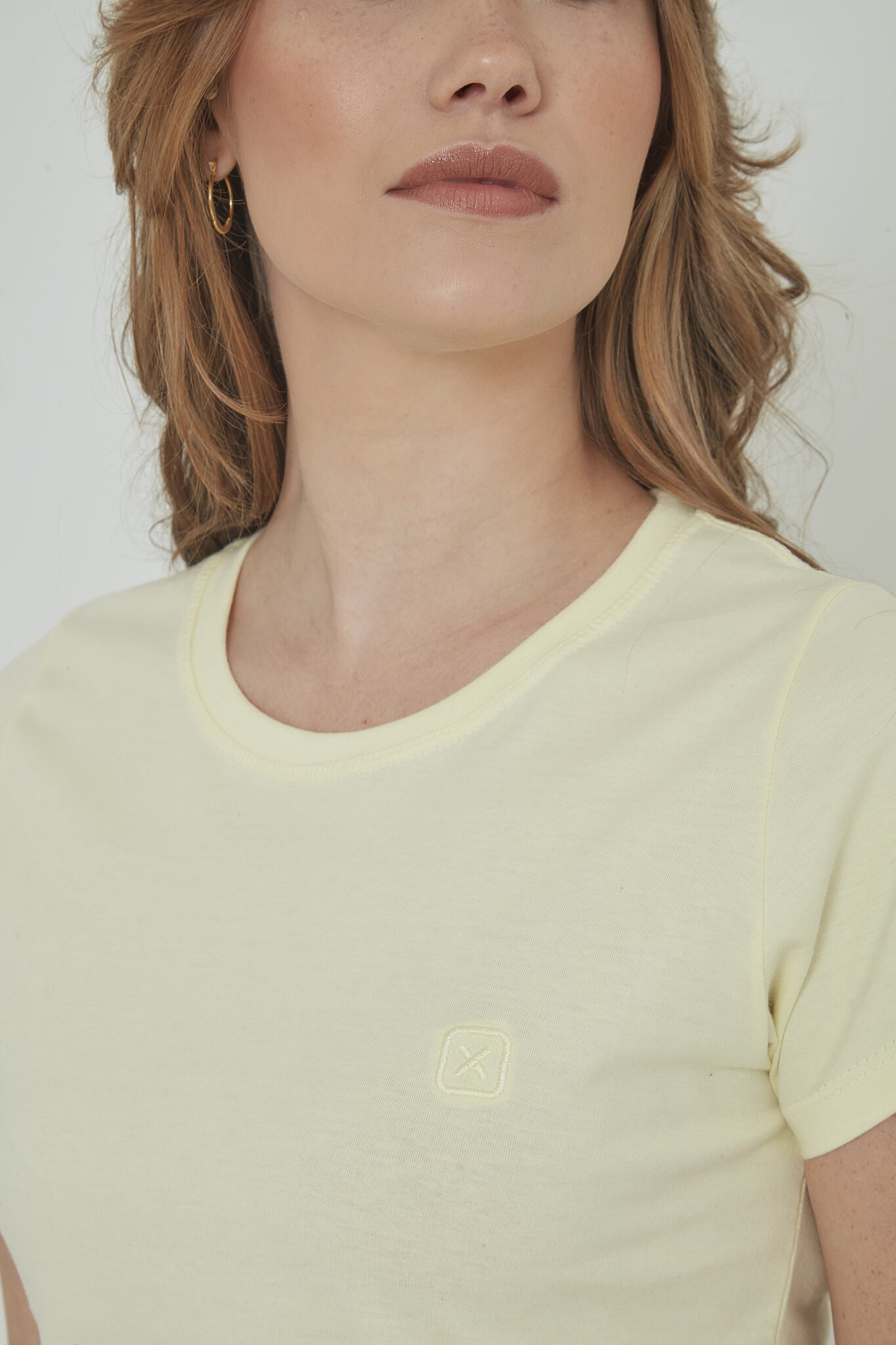 CAMISETA SLIM MEIA MALHA PENTEADA BORDADA 4981 - TXC