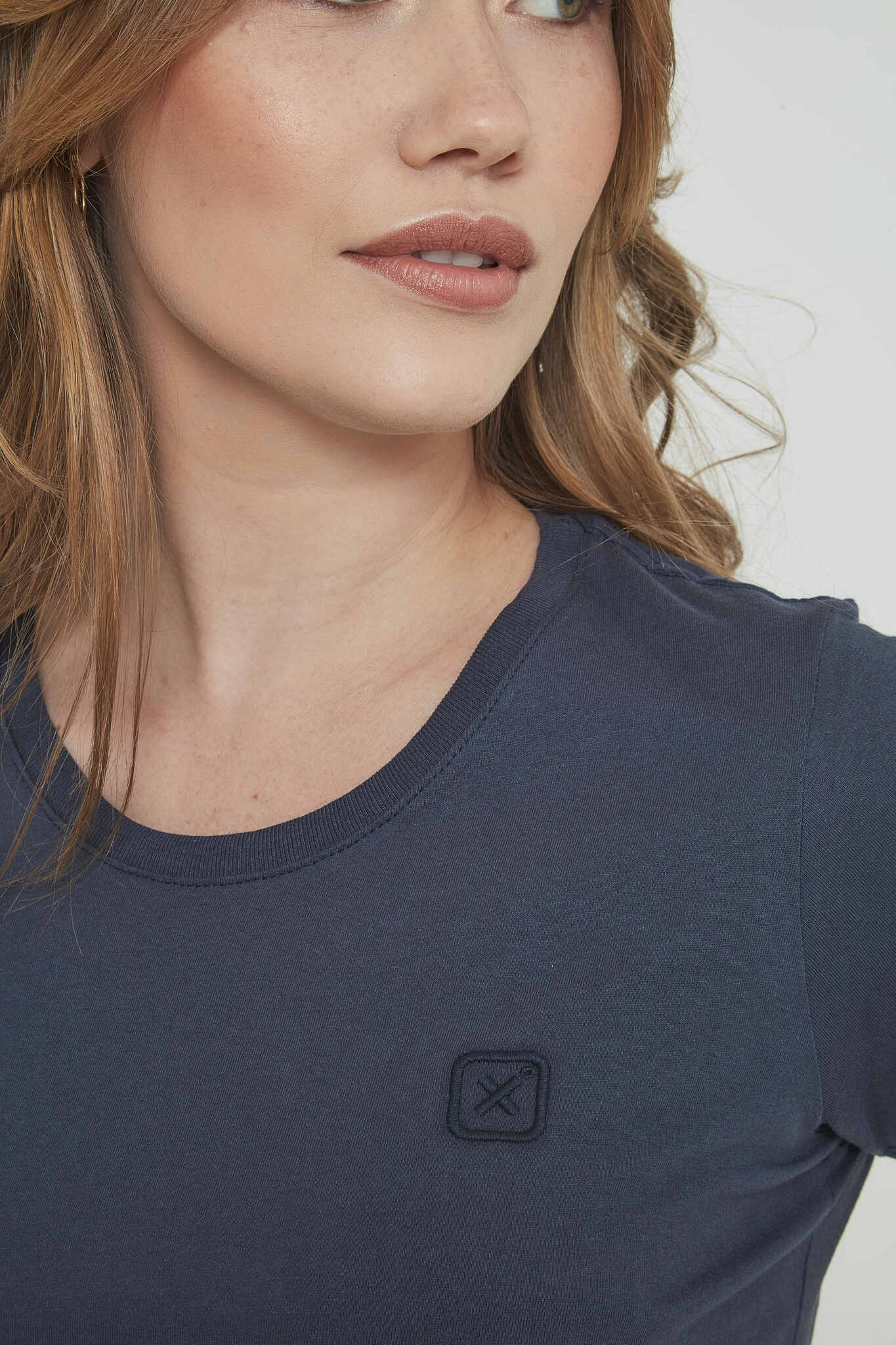 CAMISETA SLIM MEIA MALHA PENTEADA BORDADA 4981 - TXC