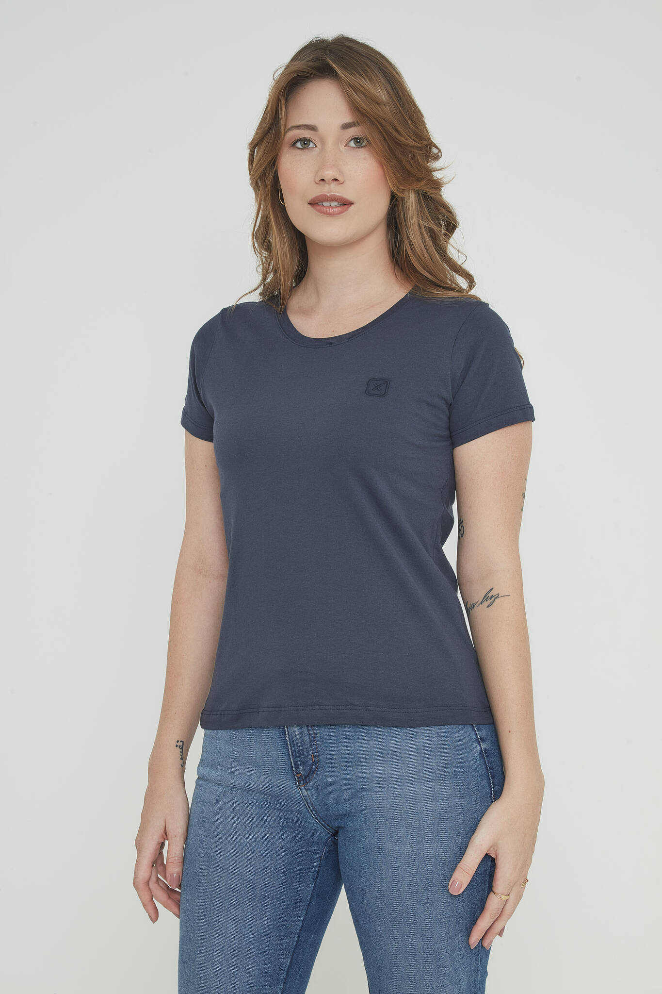 CAMISETA SLIM MEIA MALHA PENTEADA BORDADA 4981 - TXC