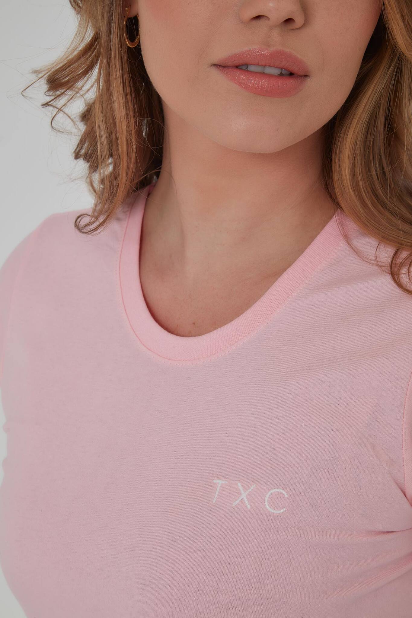 CAMISETA SLIM MEIA MALHA PENTEADA BORDADA 50367 - TXC