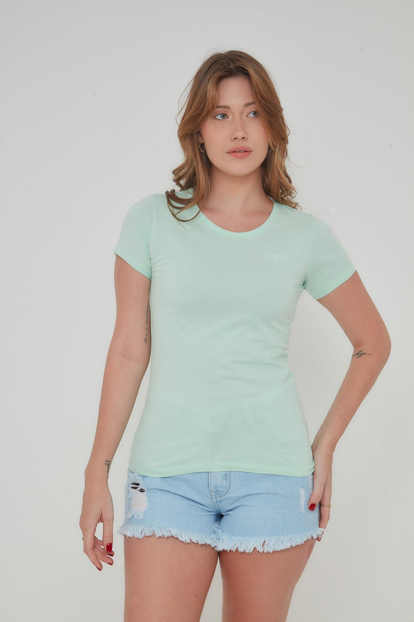 CAMISETA SLIM MEIA MALHA PENTEADA BORDADA 50367 - TXC